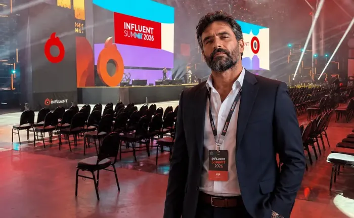 Palestrando em evento sobre serviços online